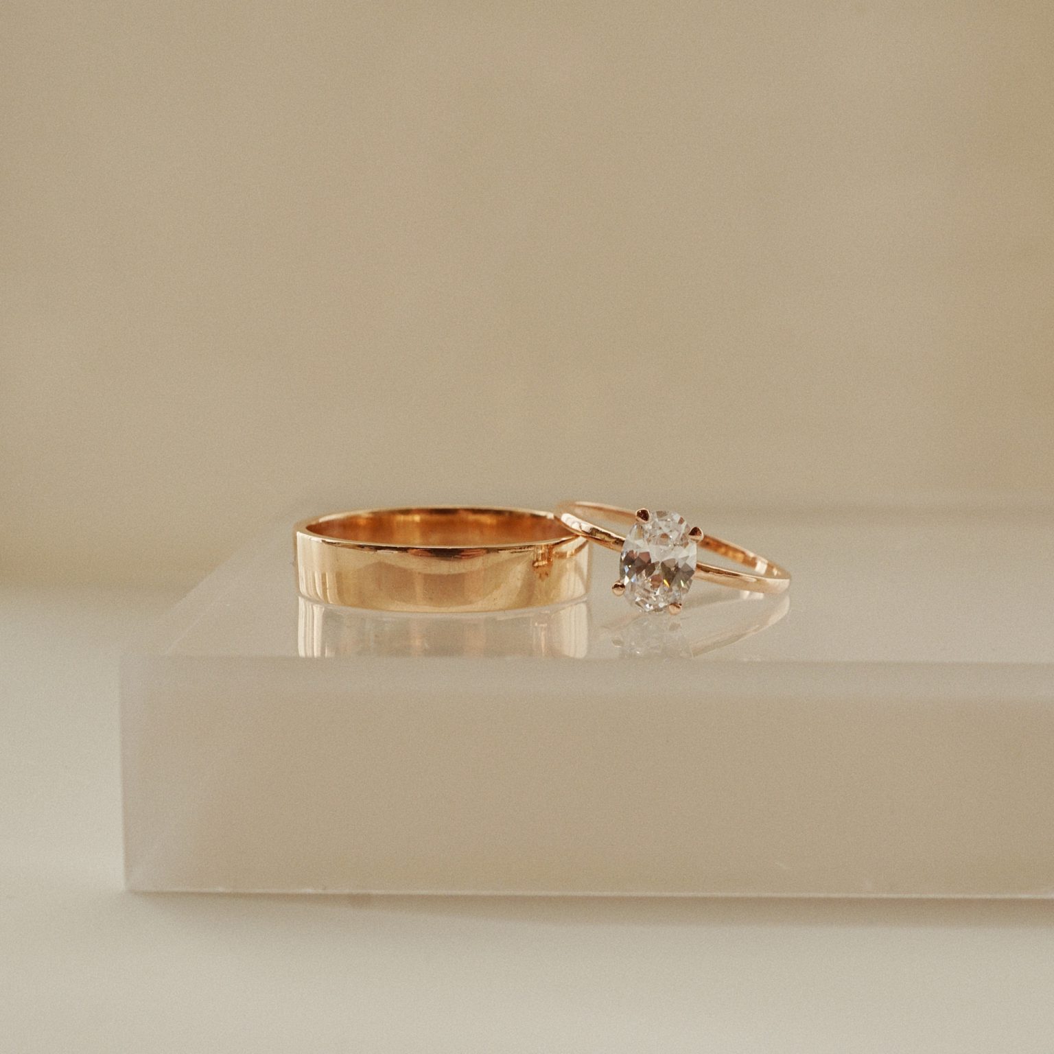 Nhẫn cưới BAND RING & OVAL SOLITAIRE RING