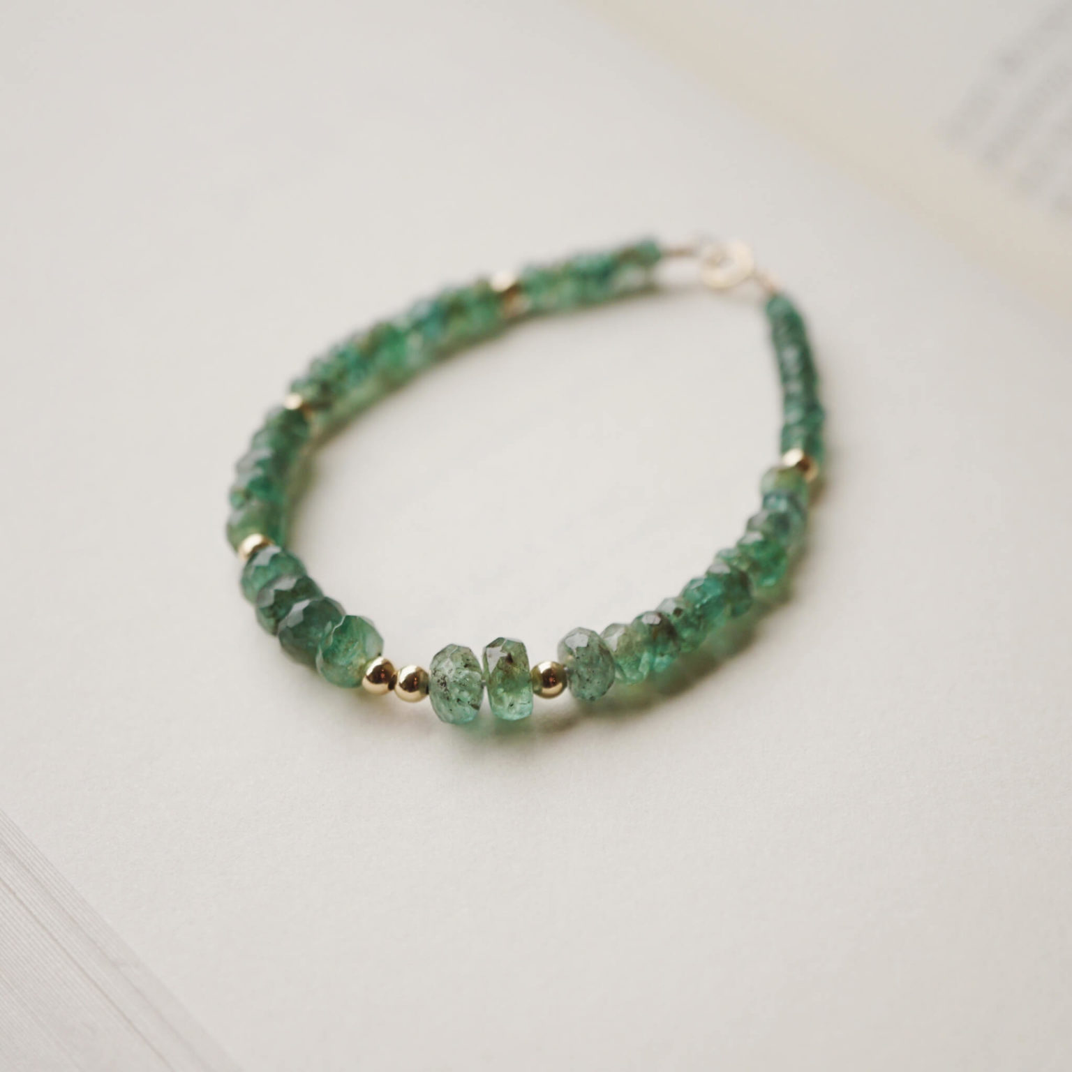 Stone collection BEADED BRACELET – NATURAL EMERALD