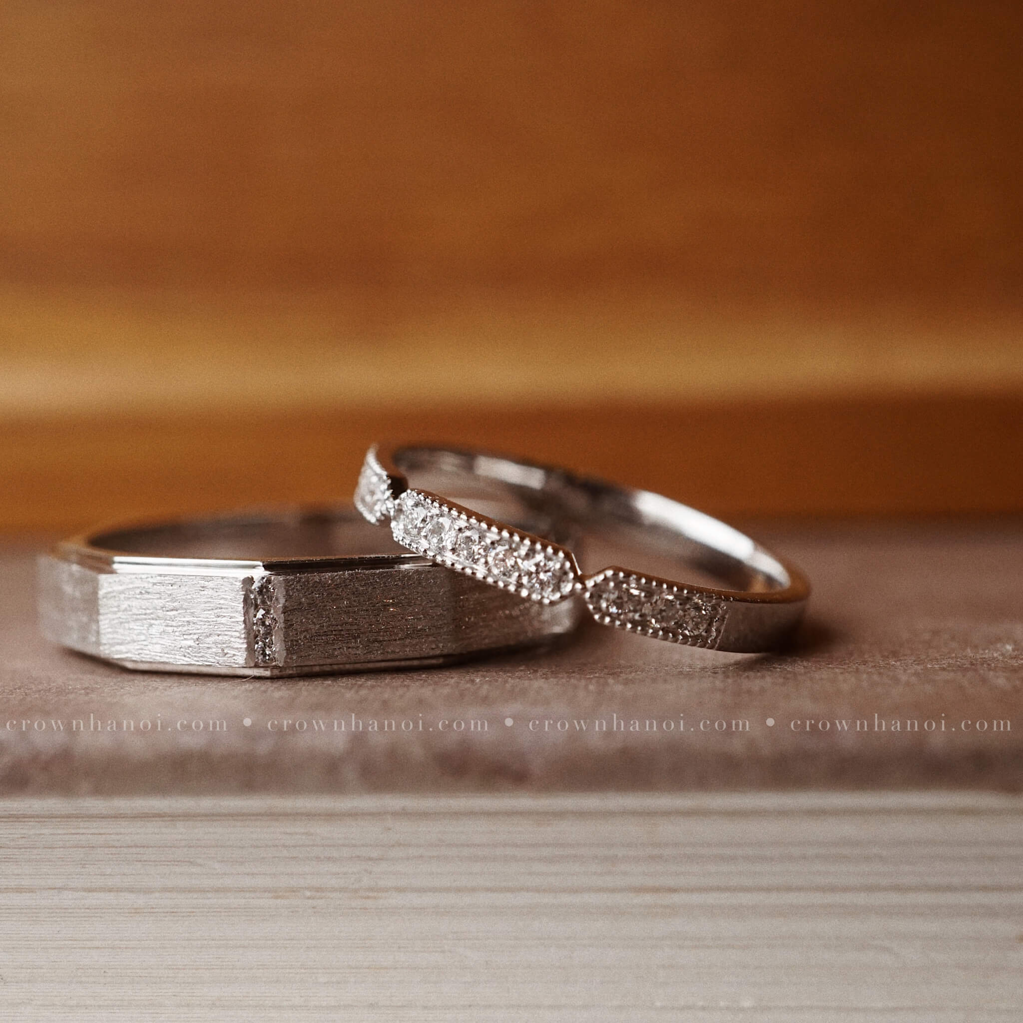 Nhẫn cưới vàng tây DECAGON BAND RING & FRENCH PAVE RING | Nhẫn Cưới thiết kế | Crownhanoi